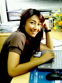 Rita... teringin sangat nak sentuh danusap lengan dia... wow! Errr... hubby dia jangan marah heh... Binimu lawa... ekekeke... aiyaaarrrkkk...!!!