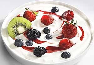 yogurt e frutta di bosco
