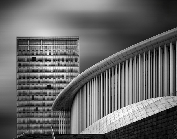 [17BlackandwhiteSkyscraperphotography[2].jpg]