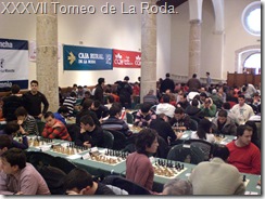 El MF. Juan Luis Ramiro de rojo en el ángulo inferior izquierdo de la imagen.
