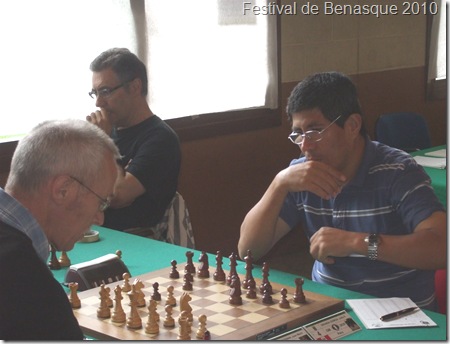 GM. Julio Granda disputando la última ronda frente al GM. Mario Gómez