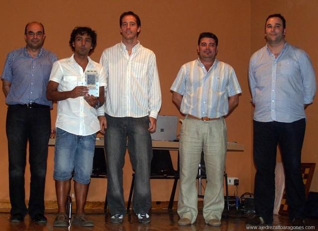 [Del Rey con Vallejo recibiendo el premio[7].jpg]