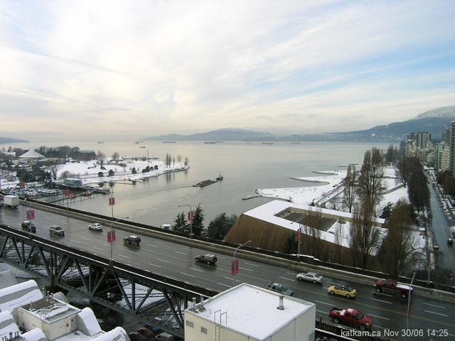 [VancouverWebcam_snow_30-11-2006[5].jpg]