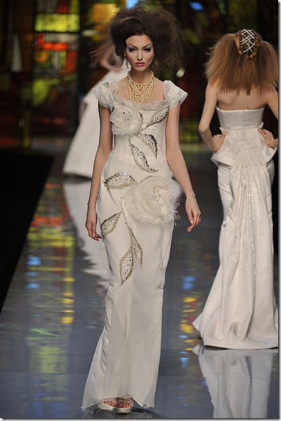 DiorCoutureSpr09.roses.fashionologie
