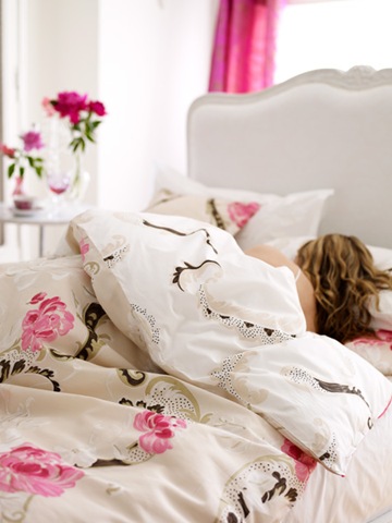 [rosesinbed.pollywreford.sarahkaye.com[3].jpg]