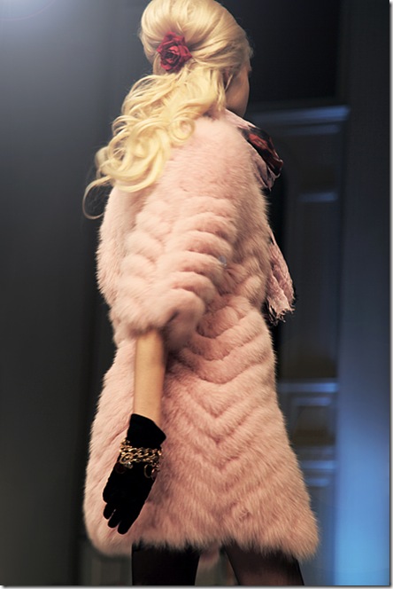 PinkCoat1.delaRenta.PreFl10.elle
