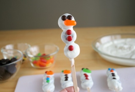 Mini-Snowman-Dipped-Cookies