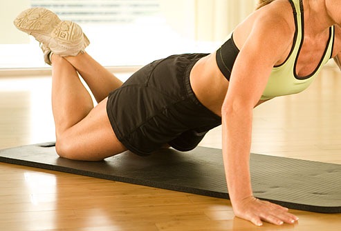 [webmd_photo_of_trainer_pushups_on_knees[2].jpg]