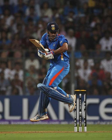[dhoni in world cup final 2011[4].jpg]