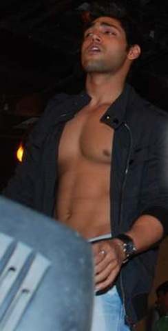 [Ruslaan Mumtaz shirtless[4].jpg]