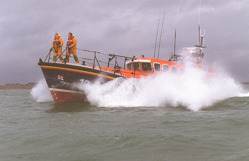 lifeboat with boy and dog movie