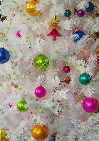 [2103227-2-white-christmas-tree-with-ornaments-and-lights[4].jpg]