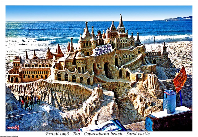 [093BrasilCopacambanasandcastle2.jpg]