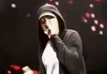 Eminem – Love The Way You Lie Video Clip Musica Ao Vivo
