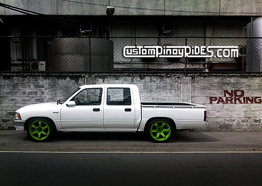 This is an impromptu photo of a Toyota Hilux errr 
