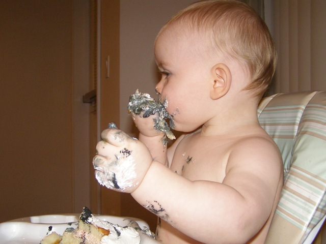 [First Cake Feeding (6)[2].jpg]