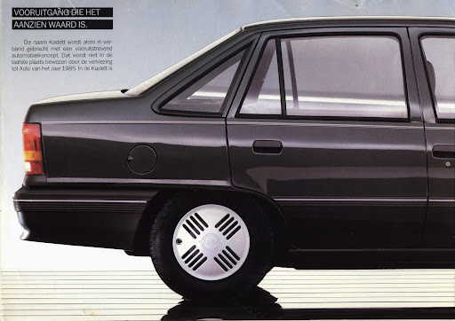 opel_kadett_sedan_1985_02.jpg