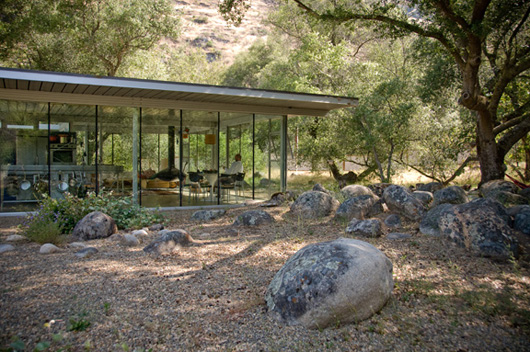 Modern Minimalist Glass House Design Outdoor