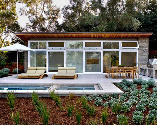 Luxury Peninsula Home Design Landscaping