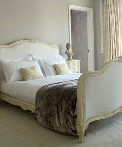 [300-Cream-French-Upholstered-5ft-Kingsize-Bed[4].jpg]