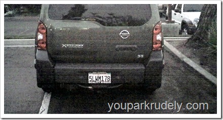 Grey Nissan Xterra parked rudely - youparkrudely.com