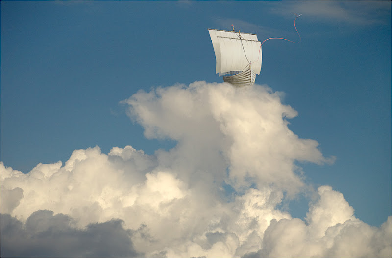 http://lh6.ggpht.com/_8jbLh9YEAEI/SZVeab2rVrI/AAAAAAAAIow/wPcDpdJjDAI/s800/nubes%20aldea%20irreductible.jpg