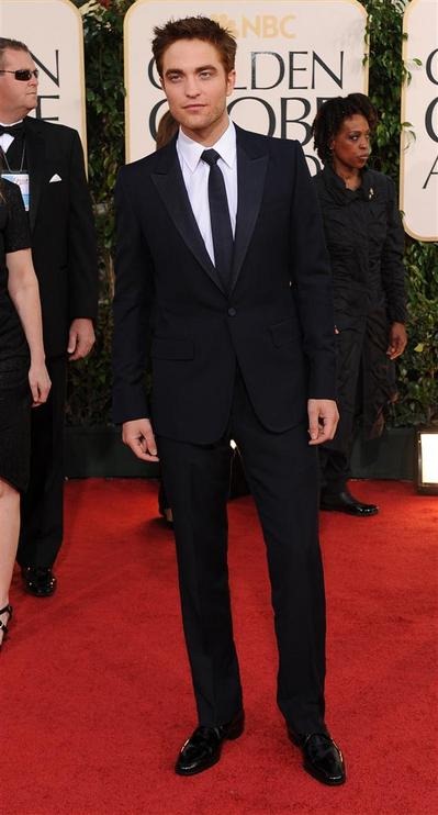 [Robert Pattinson - Getty # 108085043, expires 17_01_12 (Large)-anteprima-400x742-235911[3].jpg]