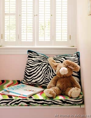 [zebra window bench[10].jpg]