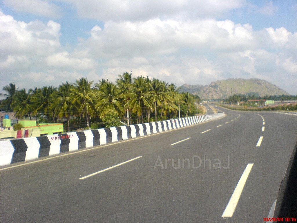 [On road[2].jpg]