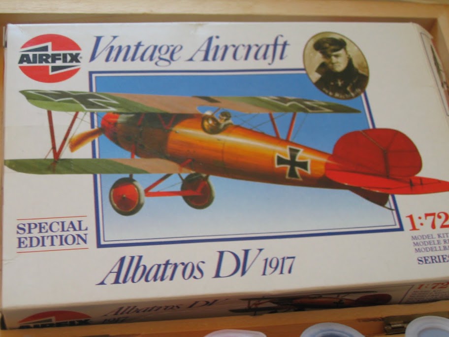http://lh6.ggpht.com/_8tpZEVmj8Uk/TP_3baldrAI/AAAAAAAAFtM/SrxnSFDm1Mo/s912/aavva.jpg