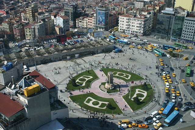 [800px-Taksim_Square[2].jpg]