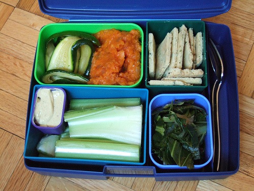 [Almond flour crackers in lunchbox[5].jpg]