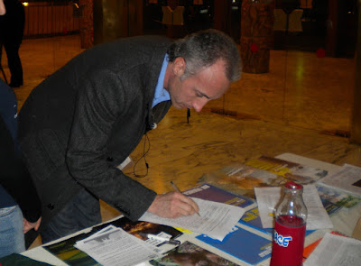 Travaglio al Metropolitan firma la petizione contro il nucleare in italia