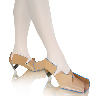 beigefoldedshoe-by-marloes-ten-bhomer-16.jpg