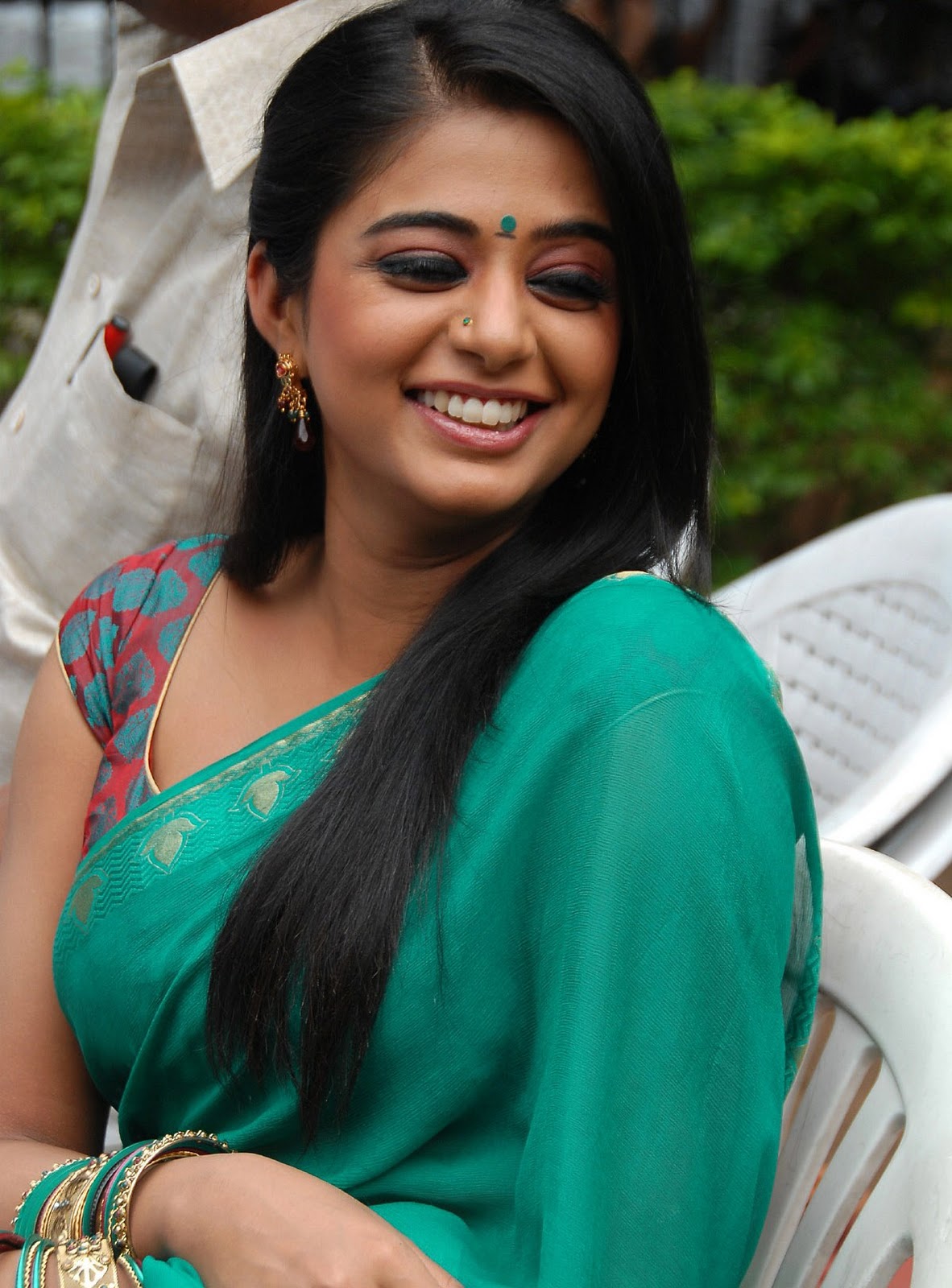 priyamani wearing green saree high quality photo gallery