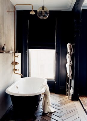 [jennalyonsbathroomclawfoottub2[1].jpg]
