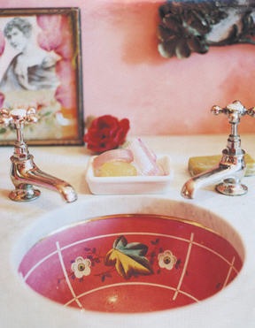 [shannon fricke pink and red bathroom[3].jpg]