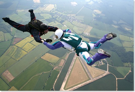 Skydivers shutterstock_32696518