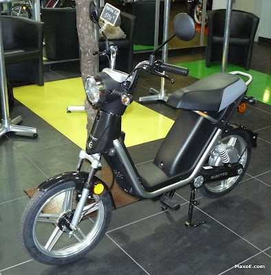 E-Mo de Matra : le scooter 100% écolo à l'essai ! (Auto / Moto / Vélo) -  MaXoE