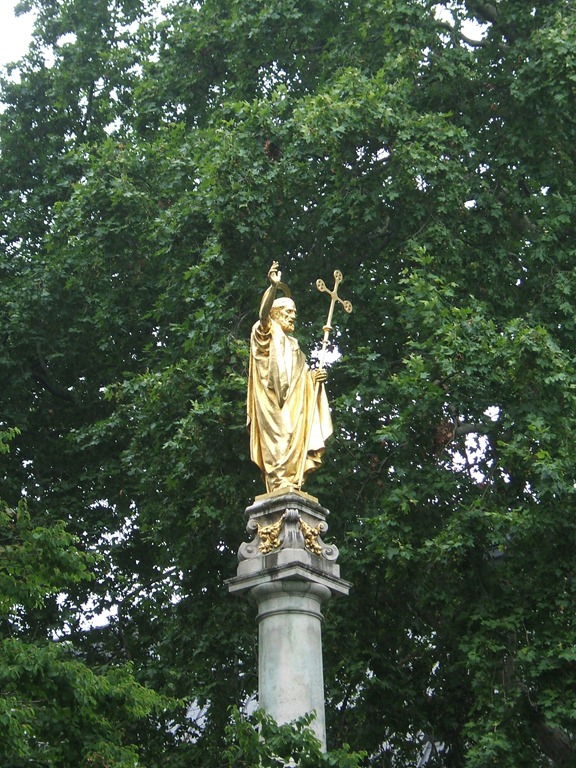 [Statue_of_Saint_Paul_-_London_-_20090804[3].jpg]