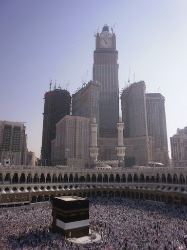 Ka'bah, Makkah dengan latar belakangbaru abraj al bait