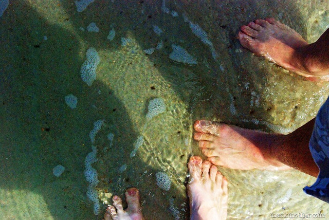 [oceanfeetcolor[9].jpg]