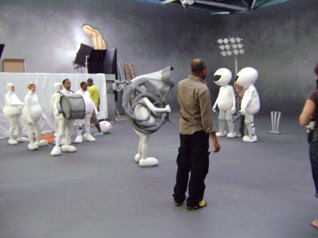 [image025.jpg]