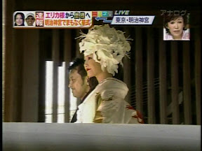 神前挙式した沢尻エリカのしていた白いユリの髪飾りの花嫁ヘアスタイル