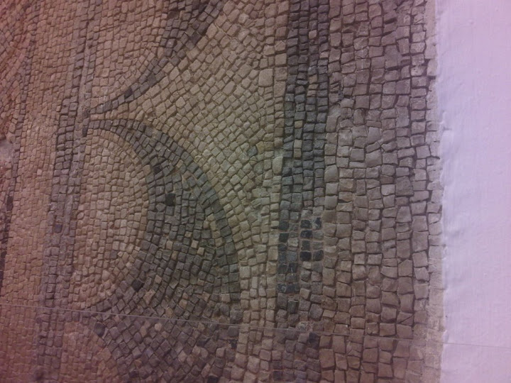 Cuadro dibujado con piedras, en el interior del Alcázar de los Reyes Cristianos Cuadro dibujado con piedras, en el interior del Alcázar de los Reyes Cristianos
