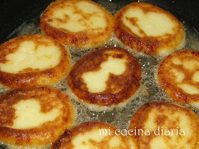 Tortitas de tvorog Syrniki (Сырники)