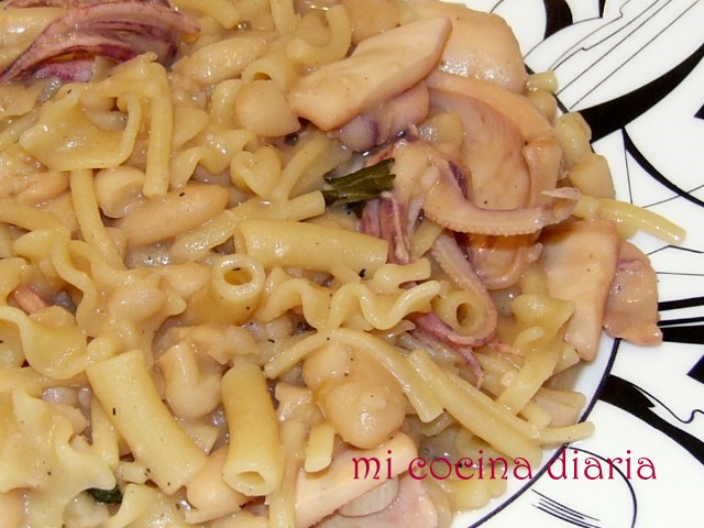 Pasta con alubias y calamares (Паста с фасолью и кальмарами)
