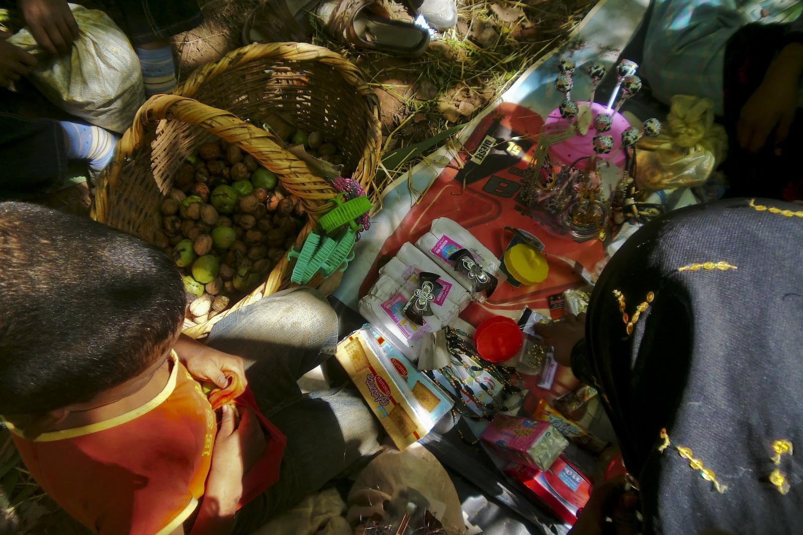 [Recogida-nueces_Bazar-improvisado[2].jpg]