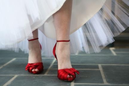 [whitney red shoes[4].jpg]