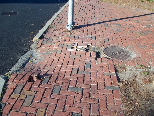 [Curbcut at Salem District Court Driveway.[3].jpg]